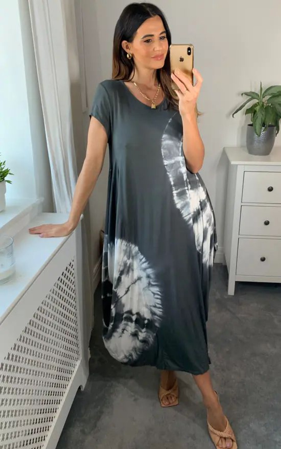 Dresses * | Best Sale Hoxton Gal Oversized Cap Sleeves Maxi Dress With White Print Details In Grey