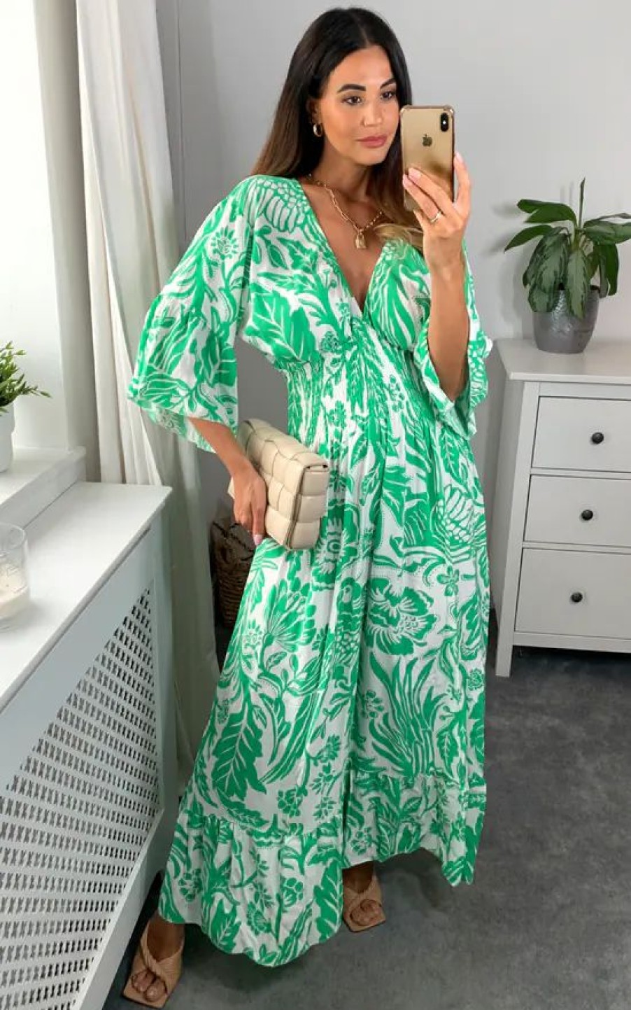 Dresses * | Outlet Hoxton Gal Oversized V Neck Detailed Floral Print Maxi Dress In Green And White