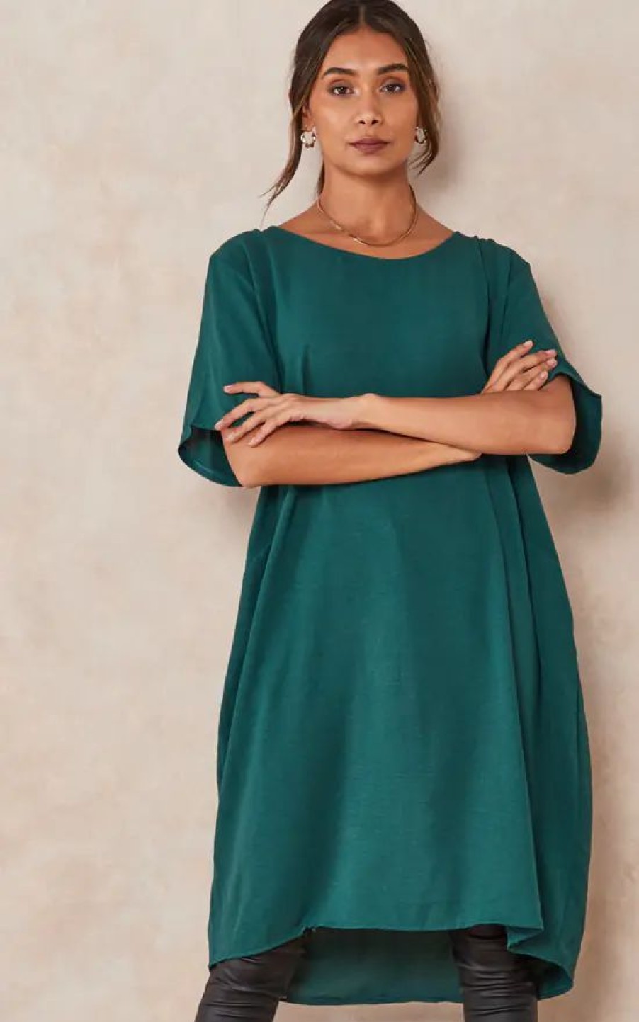 Tops * | Best Reviews Of Hoxton Gal Oversized Short Slevees Crew Neck Tunic With Pocket Details In Bottle Green