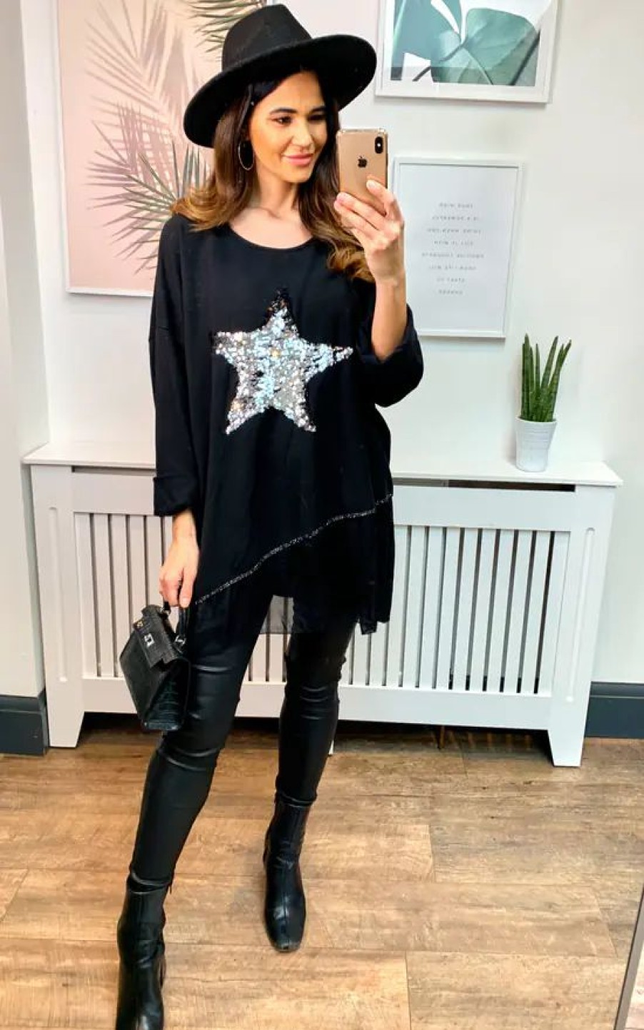 Tops * | Buy Hoxton Gal Oversized Star Print Sequin Top In Black