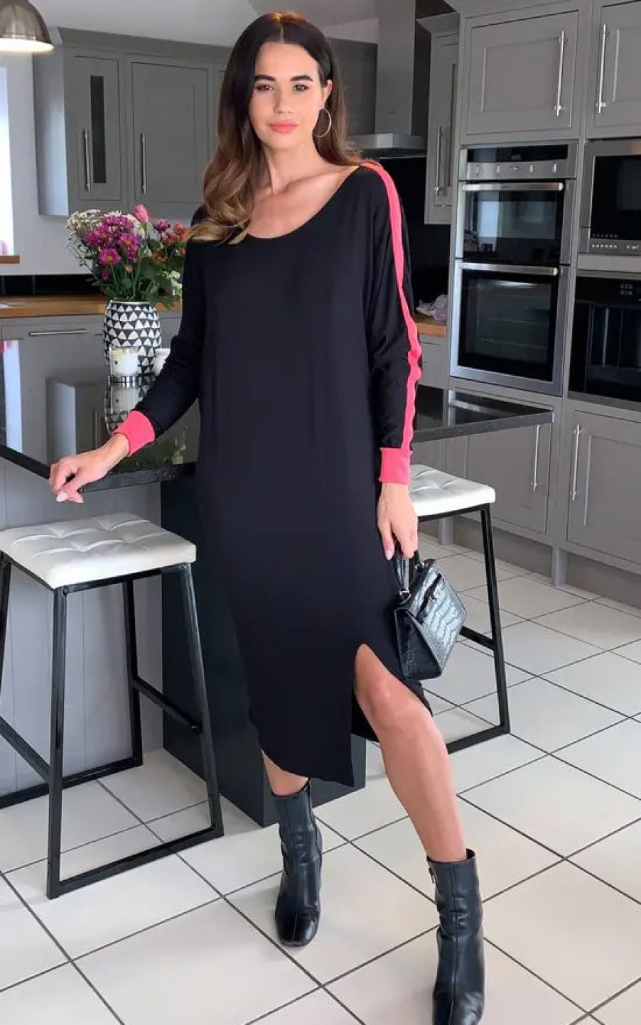 Dresses * | Brand New Hoxton Gal Relaxed Fit Dress With Pink Line In Black