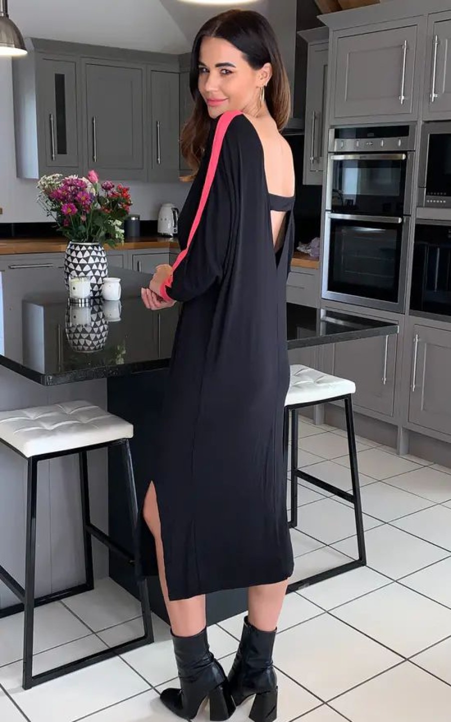 Dresses * | Brand New Hoxton Gal Relaxed Fit Dress With Pink Line In Black