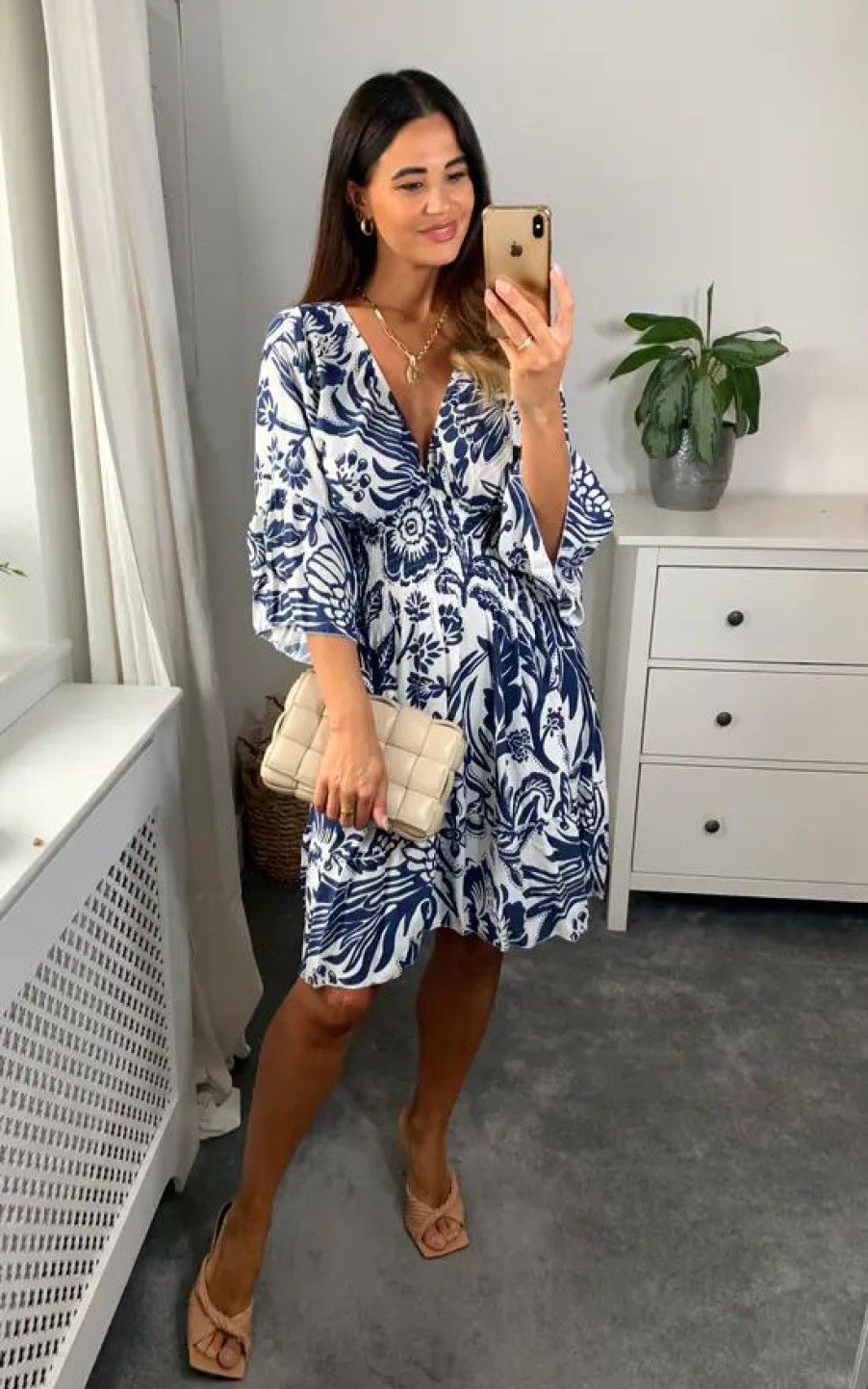 Dresses * | Best Pirce Hoxton Gal Oversized V Neck Detailed Floral Print Mini Dress In Navy And White