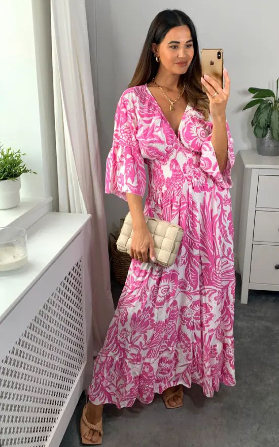 Dresses * | Flash Sale Hoxton Gal Oversized V Neck Detailed Floral Print Maxi Dress In Pink And White