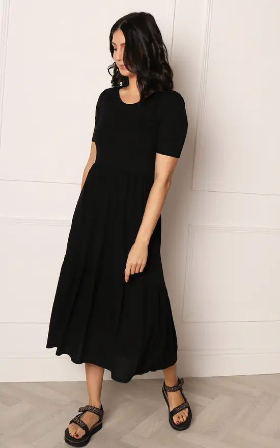 Dresses * | Best Reviews Of One Nation Clothing Tiered Jersey Smock Midi Dress In Black