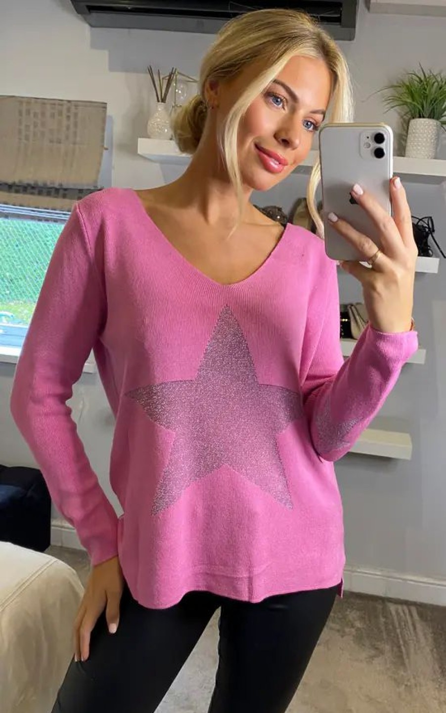 Knitwear * | New Hoxton Gal Oversized Long Sleeves Star Jumper With V Neck In Pink