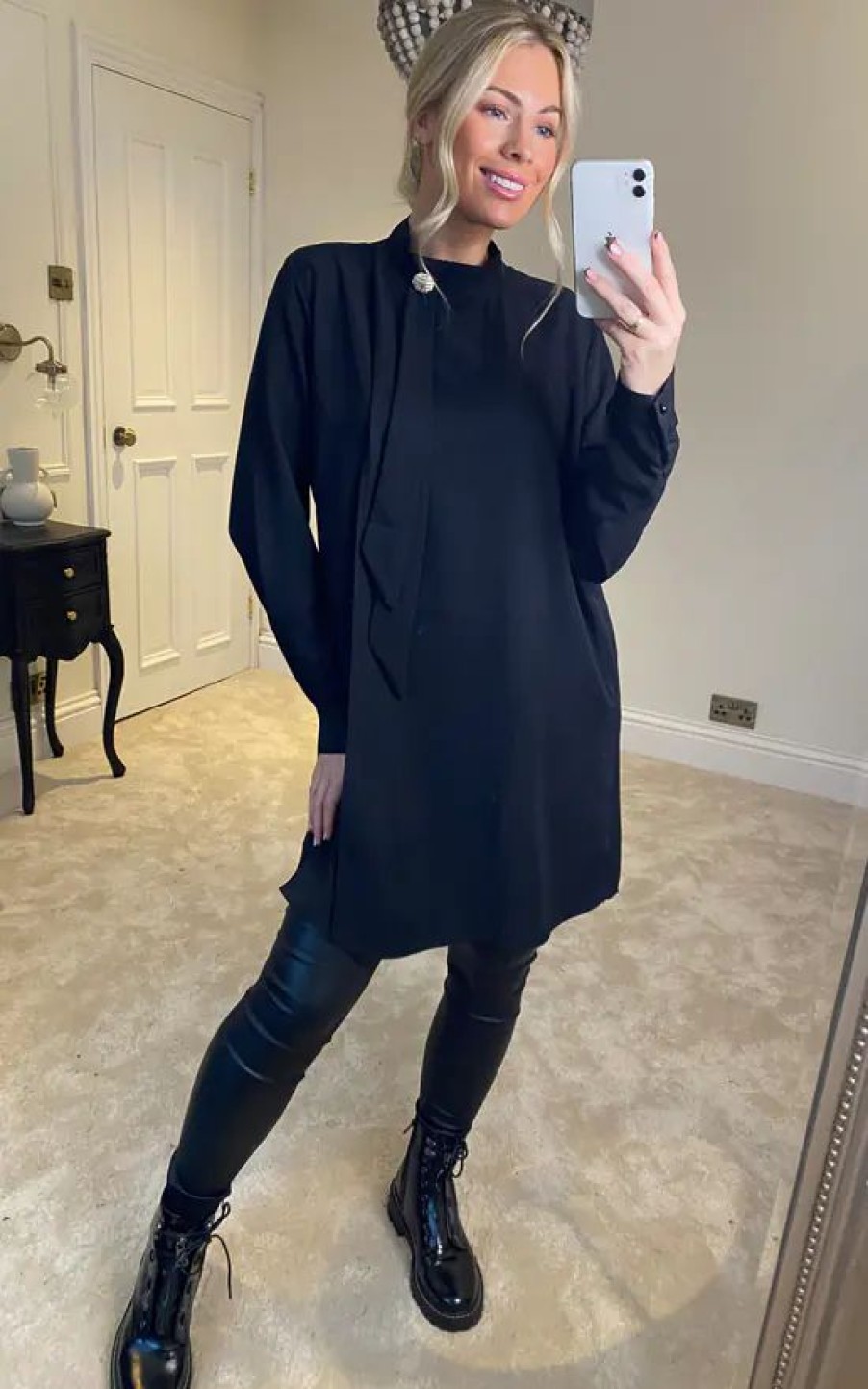 Tops * | Best Sale Hoxton Gal Oversized Brooch Detailed Long Sleeves Tunic Top In Black