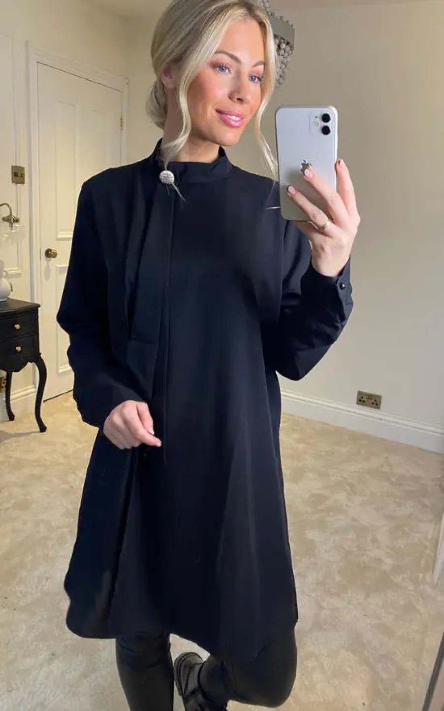 Tops * | Best Sale Hoxton Gal Oversized Brooch Detailed Long Sleeves Tunic Top In Black