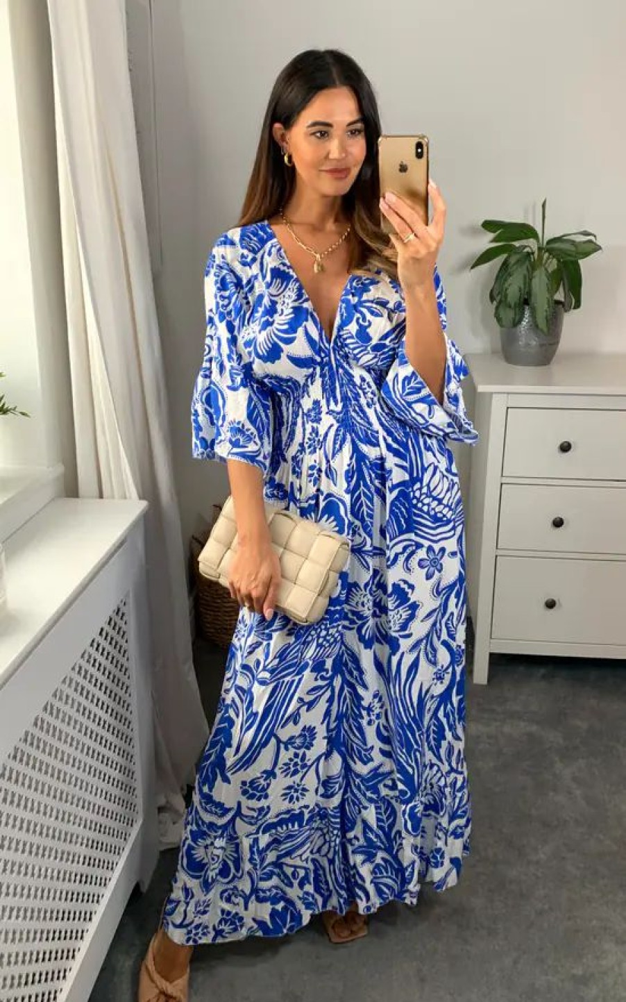 Dresses * | Wholesale Hoxton Gal Oversized V Neck Detailed Floral Print Maxi Dress In Blue And White