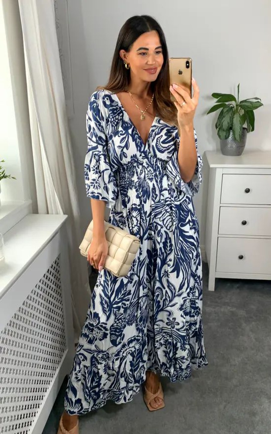 Dresses * | Wholesale Hoxton Gal Oversized V Neck Detailed Floral Print Maxi Dress In Navy And White