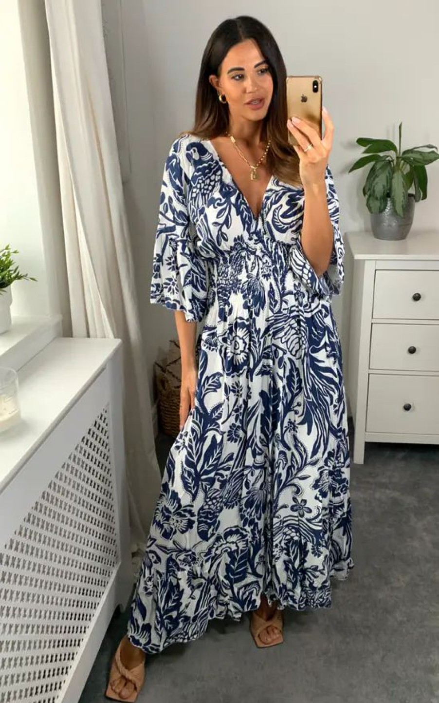 Dresses * | Wholesale Hoxton Gal Oversized V Neck Detailed Floral Print Maxi Dress In Navy And White