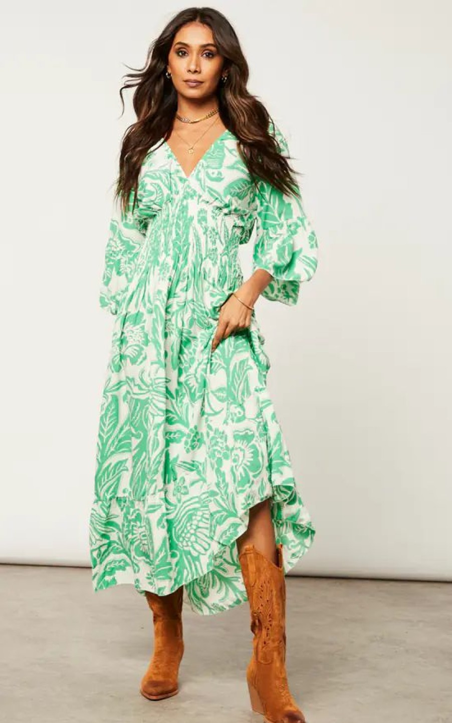 Dresses * | Coupon Hoxton Gal Oversized V Neck Detailed Floral Print Midi Dress In Green And White