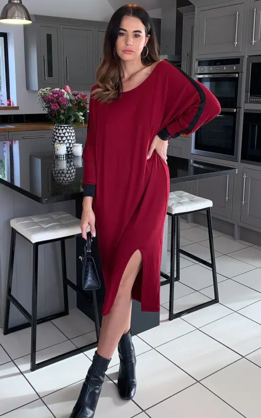 Dresses * | Brand New Hoxton Gal Relaxed Fit Dress With Black Line In Burgundy