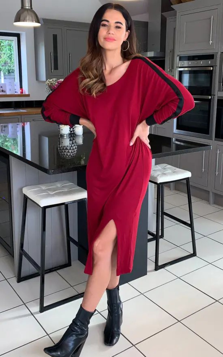 Dresses * | Brand New Hoxton Gal Relaxed Fit Dress With Black Line In Burgundy