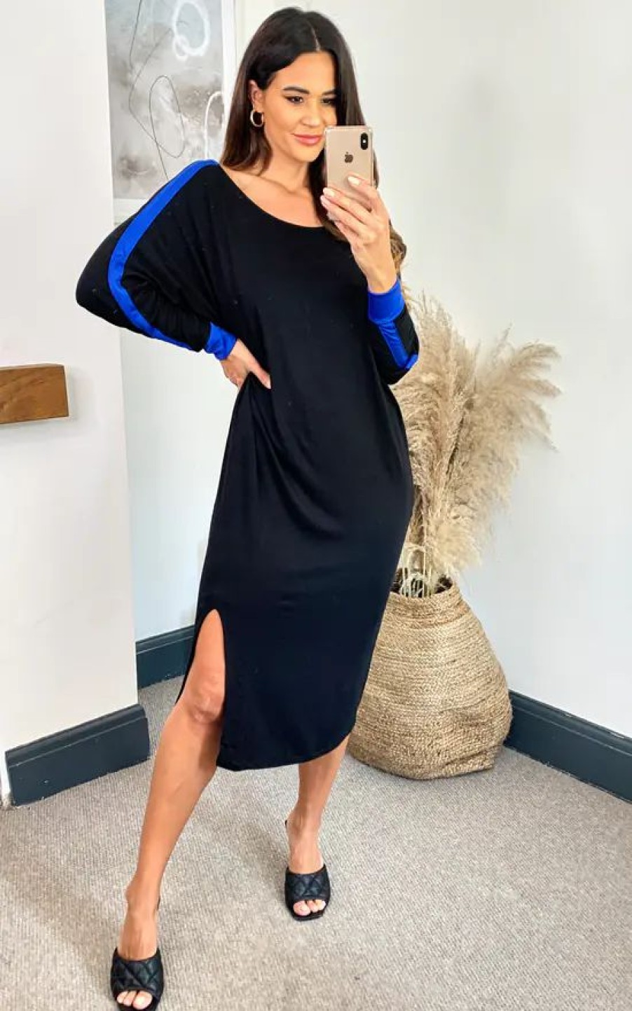 Dresses * | Best Deal Hoxton Gal Long Sleeves Relaxed Dress In Black With Lining Blue