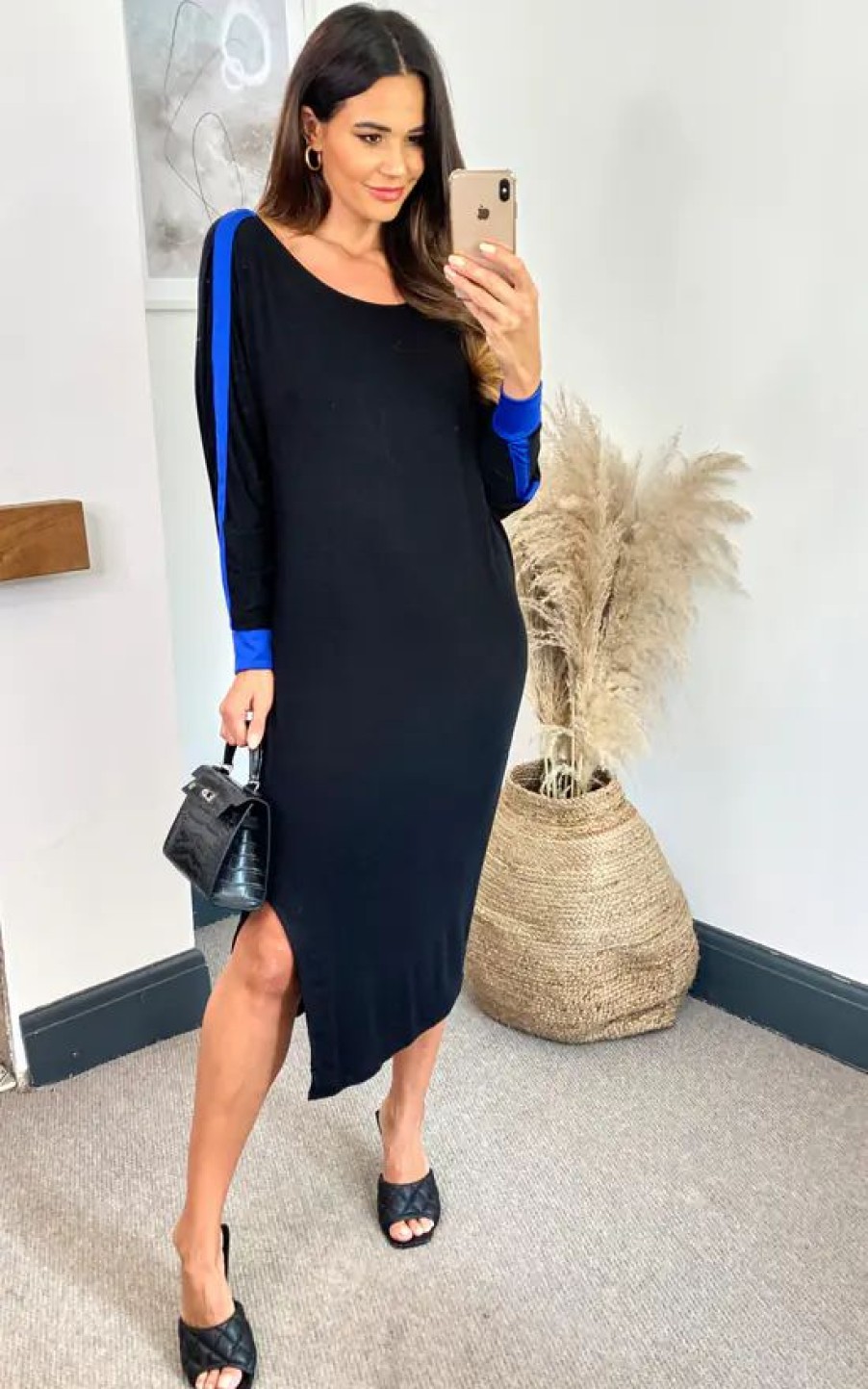 Dresses * | Best Deal Hoxton Gal Long Sleeves Relaxed Dress In Black With Lining Blue